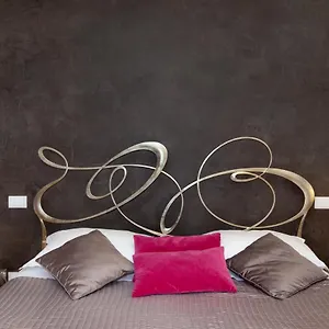*** Bed and breakfast Town House Fontana Di Trevi Italia